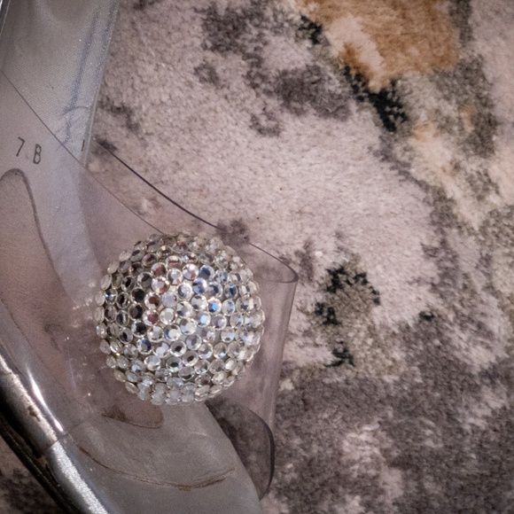 Stuart Weitzman Cinderella's Glass Slippers - Picture 10 of 14